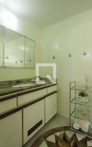 Apartamento à venda com 174m², 3 quartos e 2 vagas Apartamento à venda com 174m², 3 quartos e 2 vagasBanheiro suite