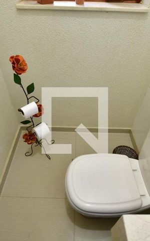 Casa à venda com 240m², 4 quartos e 1 vagaLavabo