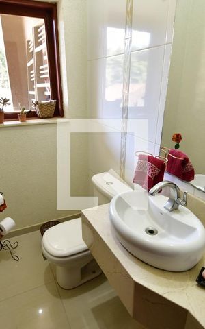 Casa à venda com 240m², 4 quartos e 1 vagaLavabo