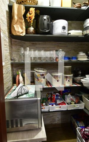 Casa à venda com 240m², 4 quartos e 1 vagaCozinha - Despensa