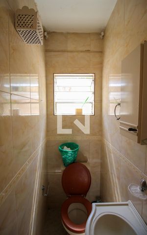 Casa à venda com 250m², 2 quartos e 2 vagas Casa à venda com 250m², 2 quartos e 2 vagasBanheiro