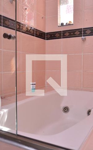 Casa à venda com 176m², 3 quartos e 2 vagasBanheiro 3