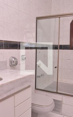 Casa à venda com 176m², 3 quartos e 2 vagasBanheiro 2