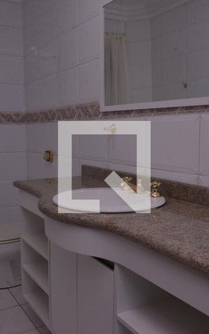 Casa à venda com 176m², 3 quartos e 2 vagasBanheiro 4