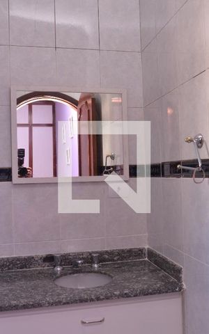 Casa à venda com 176m², 3 quartos e 2 vagasBanheiro