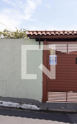 Casa à venda com 155m², 2 quartos e 2 vagas Casa à venda com 155m², 2 quartos e 2 vagasFachada