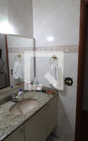 Casa à venda com 198m², 3 quartos e 2 vagasBanheiro 1