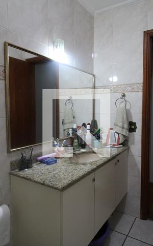 Casa à venda com 198m², 3 quartos e 2 vagasBanheiro 2