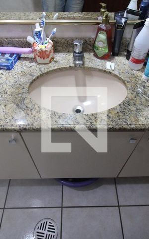 Casa à venda com 198m², 3 quartos e 2 vagasBanheiro 2