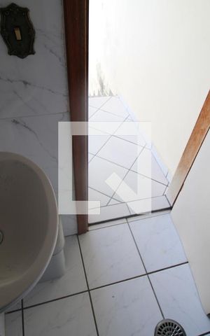 Casa à venda com 198m², 3 quartos e 2 vagasÁrea de Serviço - Banheiro 2