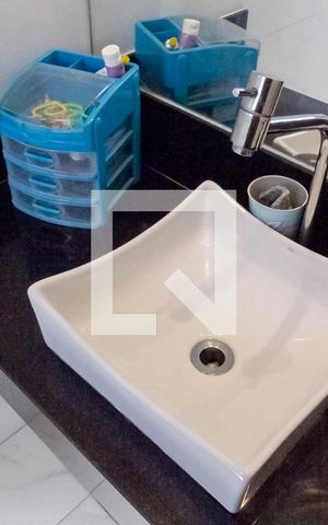 Casa à venda com 274m², 2 quartos e 8 vagas Casa à venda com 274m², 2 quartos e 8 vagasBanheiro da suíte