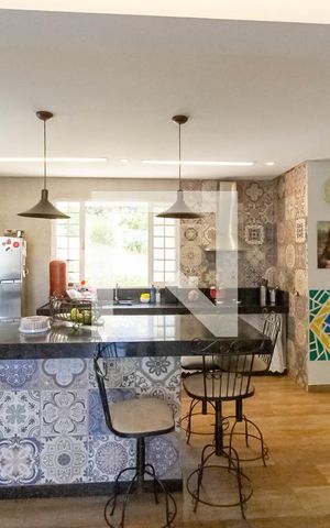 Casa à venda com 274m², 2 quartos e 8 vagas Casa à venda com 274m², 2 quartos e 8 vagasCozinha
