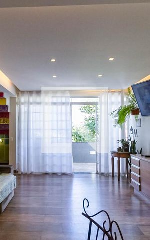 Casa à venda com 274m², 2 quartos e 8 vagas Casa à venda com 274m², 2 quartos e 8 vagasSala