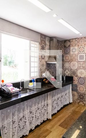 Casa à venda com 274m², 2 quartos e 8 vagas Casa à venda com 274m², 2 quartos e 8 vagasCozinha