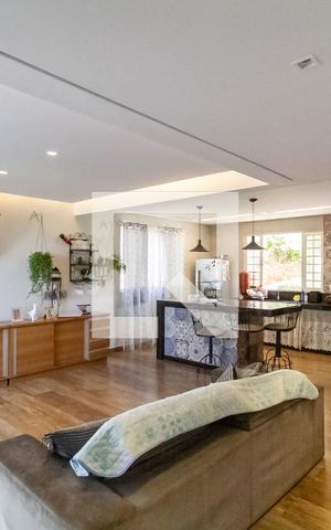 Casa à venda com 274m², 2 quartos e 8 vagas Casa à venda com 274m², 2 quartos e 8 vagasSala