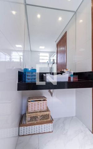 Casa à venda com 274m², 2 quartos e 8 vagas Casa à venda com 274m², 2 quartos e 8 vagasBanheiro da suíte