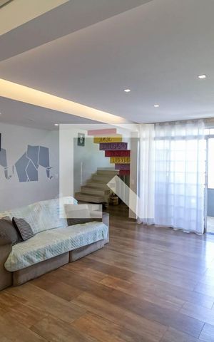 Casa à venda com 274m², 2 quartos e 8 vagas Casa à venda com 274m², 2 quartos e 8 vagasSala