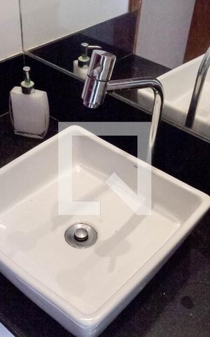 Casa à venda com 274m², 2 quartos e 8 vagas Casa à venda com 274m², 2 quartos e 8 vagasBanheiro social