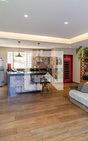 Casa à venda com 274m², 2 quartos e 8 vagas Casa à venda com 274m², 2 quartos e 8 vagasSala