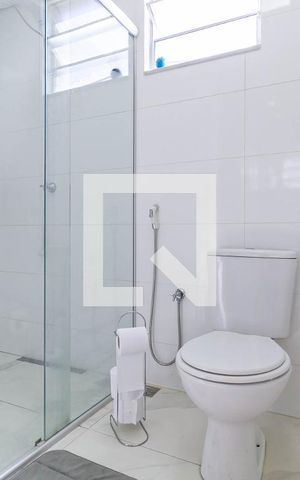 Casa à venda com 274m², 2 quartos e 8 vagas Casa à venda com 274m², 2 quartos e 8 vagasBanheiro da suíte