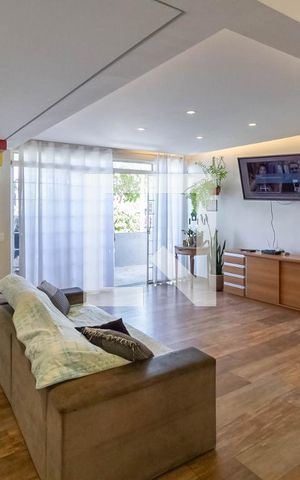 Casa à venda com 274m², 2 quartos e 8 vagas Casa à venda com 274m², 2 quartos e 8 vagasSala