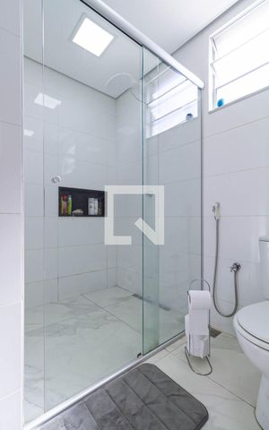 Casa à venda com 274m², 2 quartos e 8 vagas Casa à venda com 274m², 2 quartos e 8 vagasBanheiro da suíte