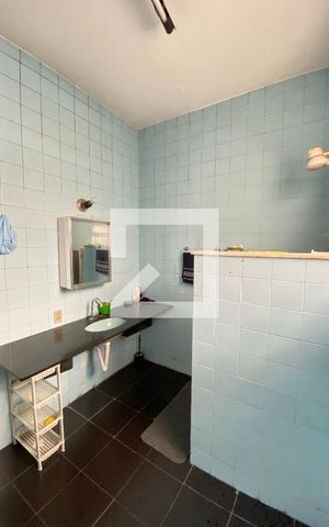 Casa à venda com 96m², 5 quartos e 1 vagaBanheiro