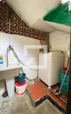 Casa à venda com 96m², 5 quartos e 1 vagaÁrea de Serviço