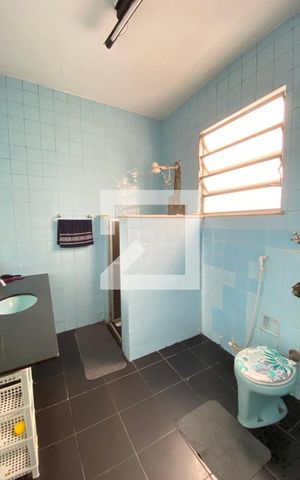 Casa à venda com 96m², 5 quartos e 1 vagaBanheiro
