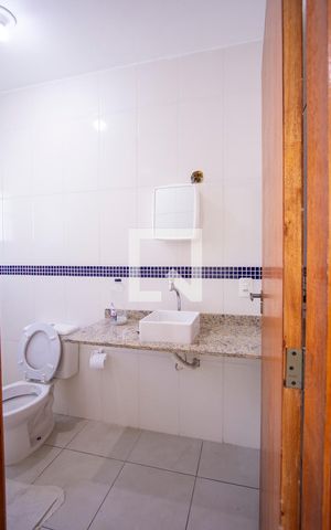 Casa para alugar com 90m², 2 quartos e 1 vaga Casa para alugar com 90m², 2 quartos e 1 vagaBanheiro da Suíte 1
