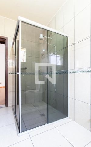 Casa à venda com 360m², 3 quartos e 3 vagas Casa à venda com 360m², 3 quartos e 3 vagasBanheiro da Suíte 1