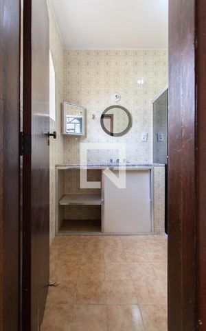Casa à venda com 360m², 3 quartos e 3 vagas Casa à venda com 360m², 3 quartos e 3 vagasBanheiro Social