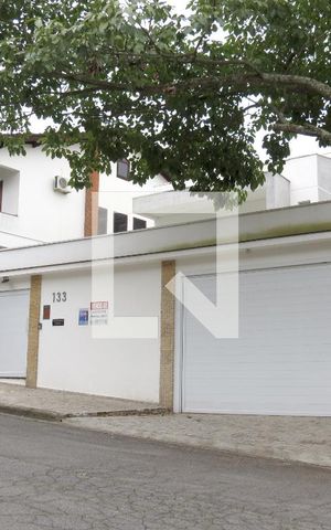 Casa à venda com 280m², 4 quartos e 10 vagasFachada
