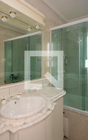 Apartamento à venda com 156m², 3 quartos e 2 vagas Apartamento à venda com 156m², 3 quartos e 2 vagasBanheiro da Suíte