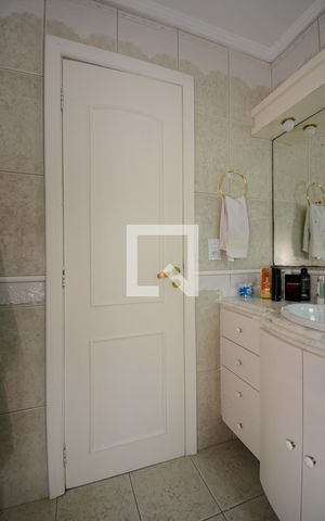 Apartamento à venda com 156m², 3 quartos e 2 vagas Apartamento à venda com 156m², 3 quartos e 2 vagasBanheiro da Suíte