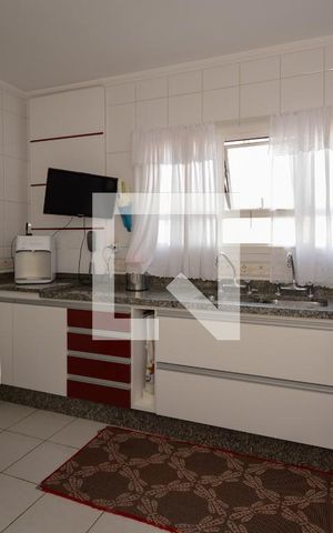 Apartamento à venda com 156m², 3 quartos e 2 vagas Apartamento à venda com 156m², 3 quartos e 2 vagasCozinha - Armários