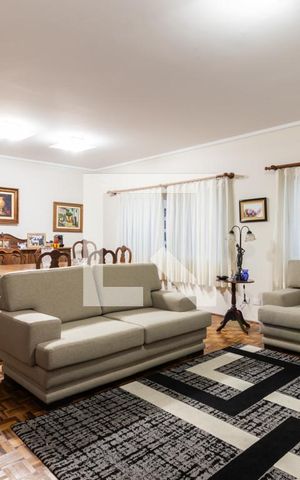 Apartamento à venda com 175m², 3 quartos e 5 vagas Apartamento à venda com 175m², 3 quartos e 5 vagasSala
