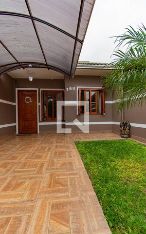 Casa à venda com 60m², 2 quartos e 1 vaga Casa à venda com 60m², 2 quartos e 1 vagaFachada
