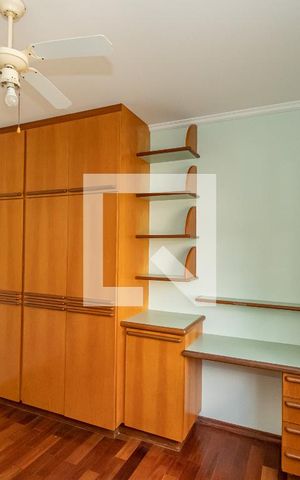Casa de condomínio à venda com 300m², 4 quartos e 5 vagas Casa de condomínio à venda com 300m², 4 quartos e 5 vagasQuarto 1