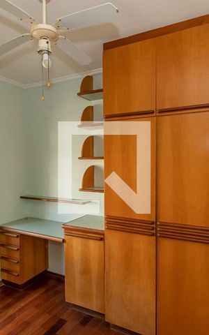 Casa de condomínio à venda com 300m², 4 quartos e 5 vagas Casa de condomínio à venda com 300m², 4 quartos e 5 vagasQuarto 2