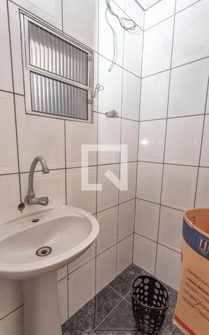 Casa à venda com 370m², 4 quartos e 4 vagas Casa à venda com 370m², 4 quartos e 4 vagasBanheiro de serviço