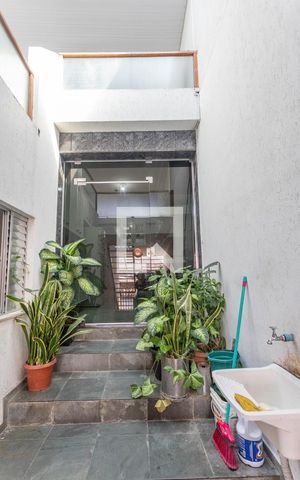 Casa à venda com 370m², 4 quartos e 4 vagas Casa à venda com 370m², 4 quartos e 4 vagasEntrada da cozinha