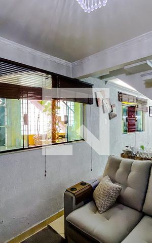 Casa à venda com 192m², 3 quartos e 2 vagasSala