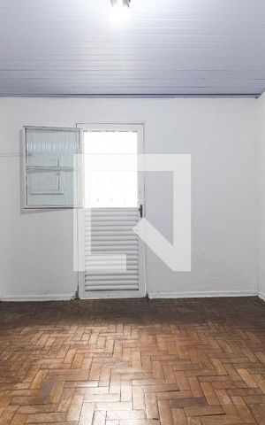 Casa à venda com 120m², 1 quarto e 2 vagas Casa à venda com 120m², 1 quarto e 2 vagasSala