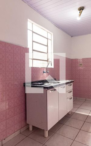 Casa à venda com 120m², 1 quarto e 2 vagas Casa à venda com 120m², 1 quarto e 2 vagasCozinha