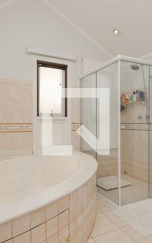 Casa de condomínio à venda com 901m², 5 quartos e 6 vagasBanheiro da Suíte 1