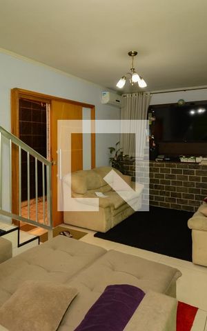 Casa à venda com 190m², 3 quartos e 2 vagas Casa à venda com 190m², 3 quartos e 2 vagasSala