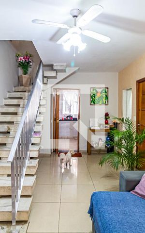 Casa à venda com 122m², 3 quartos e 1 vaga Casa à venda com 122m², 3 quartos e 1 vagaSala