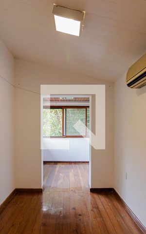 Casa à venda com 300m², 5 quartos e 5 vagas Casa à venda com 300m², 5 quartos e 5 vagasQuarto 2