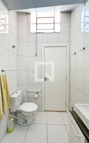 Casa à venda com 190m², 4 quartos e 2 vagas Casa à venda com 190m², 4 quartos e 2 vagasBanheiro Social